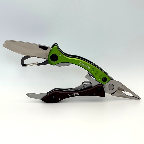 Gerber Crucial Multi Tool Seatbelt Cutter Needle Nose Plier Screwdrivers - Picture 3 of 8